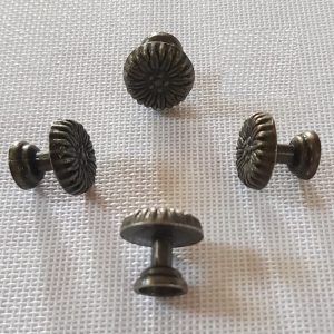 Antique Bronze Round Flower Knob