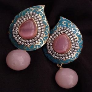 Mango Pattern Earring - Pale Pink Pearl With White Stone