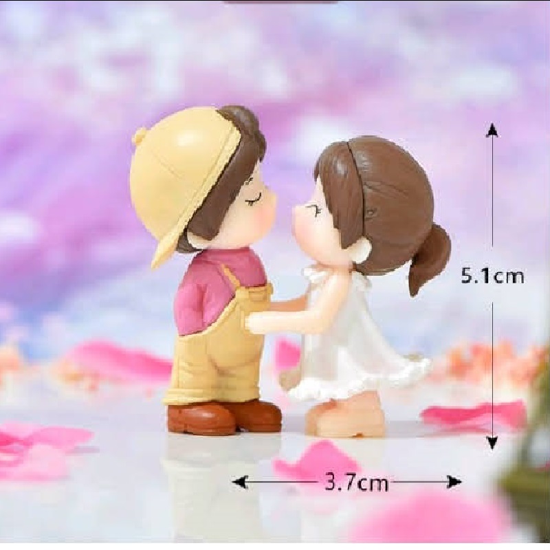 Miniature Romantic Couple – Connect4Sale