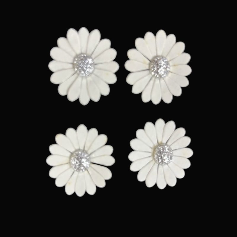 Daisy Flower With Button Paper Embellishment